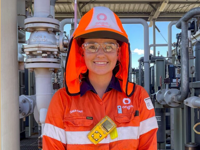 Yalari alumna Sarah-Cait Kirkland working with supporter Origin in their Roma gas fields